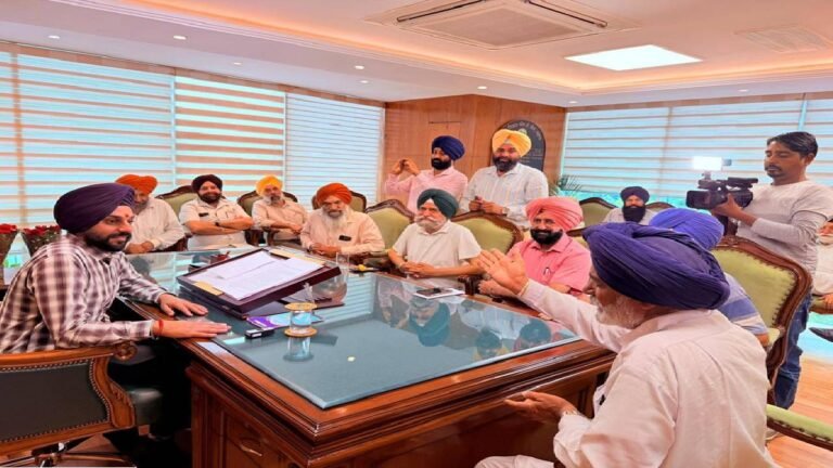 Mayor Sarabjeet Singh Samana Meets Community Leaders at His Office in Mohali