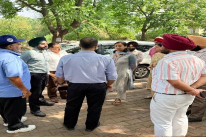 Mayor Sarabjeet Singh Samana meeting residents in Mohali and listening to their civic issues while assuring timely resolution