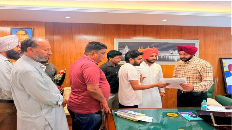 Mayor Sarabjeet Singh Samana Meets Residents from Across Mohali, Assures Prompt Resolution of Civic Issues