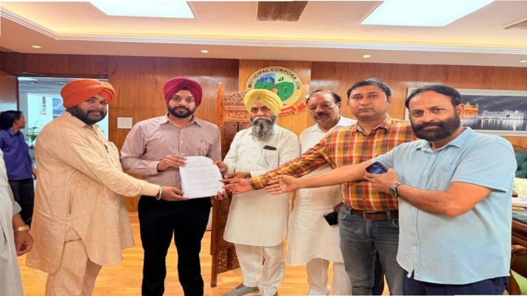 Mayor Sarabjeet Singh Samana Meets Residents from Various Wards at Mohali Municipal Corporation Office