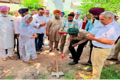 Mayor Sarabjeet Singh Samana reviews paver block installation work in Ward No. 40, Sector 77, Mohali, alongside Councillor Bibi Kamaljit Kaur Ji
