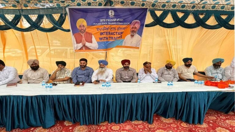 Mayor Sarabjeet Singh Samana Meets Traders and Shopkeepers at Phase 7 Market to Address Civic Issues