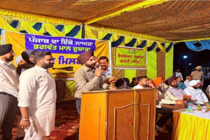 Mayor Sarabjeet Singh Samana addresses residents during a public dialogue programme in Phase 6, SAS Nagar Mohali, on development and public welfare initiatives