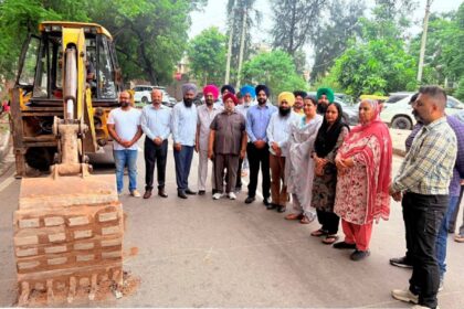 Mayor Sarabjeet Singh Samana inspects storm sewer cleaning work and flood prevention measures from Madanpur Chowk to Diplast Chowk in Mohali