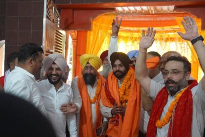 Mayor Sarabjeet Singh Samana and his team offer prayers at a temple in Mohali after assuming office as Mayor.