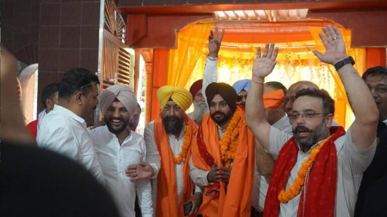 Mayor Sarabjeet Singh Samana Offers Prayers at Temple After Assuming Office in Mohali