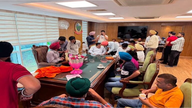 Mayor Sarabjeet Singh Samana Expresses Gratitude to Well-Wishers Who Visited His Office in Mohali