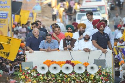 Chief Minister Bhagwant Mann, Arvind Kejriwal and MLA Kulwant Singh during the Thanksgiving Road Show in Mohali attended by a large gathering of residents.