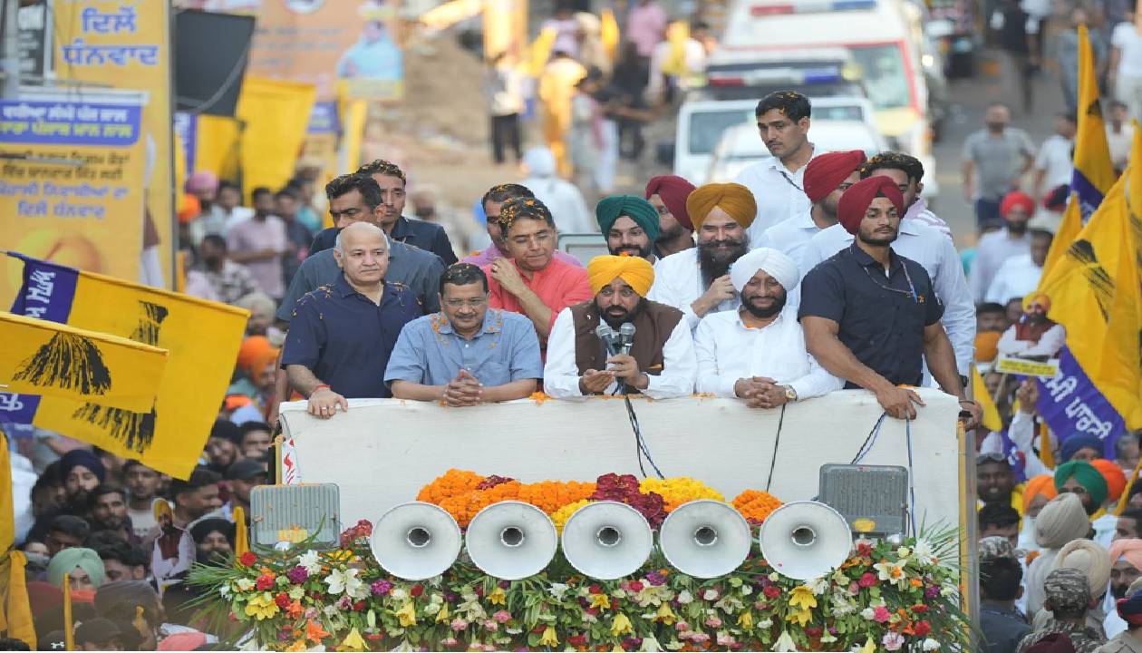 Chief Minister Bhagwant Mann, Arvind Kejriwal and MLA Kulwant Singh during the Thanksgiving Road Show in Mohali attended by a large gathering of residents.