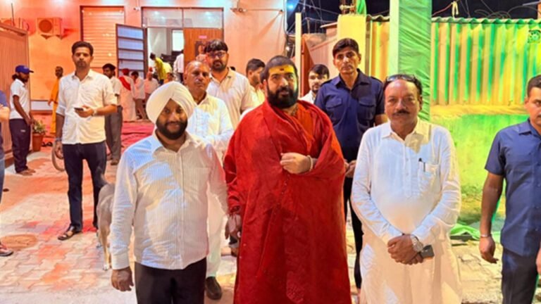 Kulwant Singh Offers Prayers to Lord Shiva at Amritsar Mahadev Mandir in Mohali