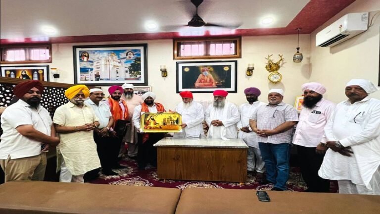 MLA Kulwant Singh Seeks Blessings of Sant Baba Niranjan Das Ji at Dera Sachkhand Ballan