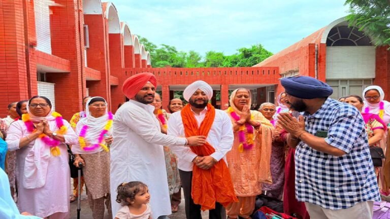 Senior Pilgrims Depart from Mohali Sector 70 Under Chief Minister Tirath Yatra Scheme