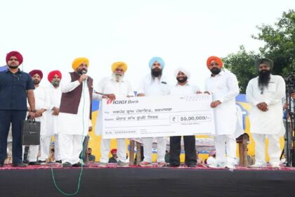 Chief Minister Bhagwant Singh Mann interacts with villagers during a Lok Milani programme at Barmajra in Mohali