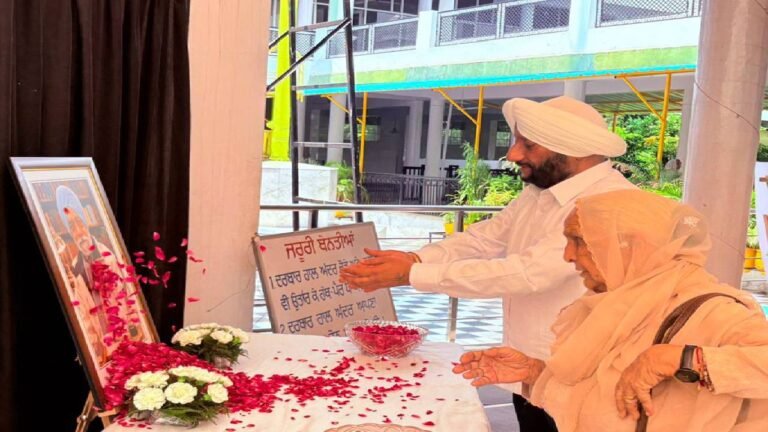 Kulwant Singh Pays Condolences at Antim Ardas of Dharampal Upashak Ji in Phase 5 Mohali