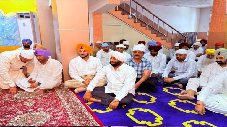 Kulwant Singh Pays Condolences to Family of Sardar Sadhu Singh in Phase 3B1