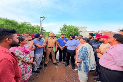Mayor Sarabjeet Singh Samana meets Ansal Society residents in Mohali to discuss sewerage and other local civic issues.
