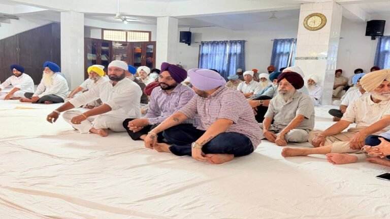 Mayor Sarabjeet Singh Samana Pays Condolences to Bhalla Family in Mohali