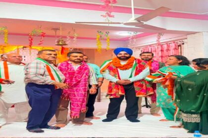 Mayor Sarabjeet Singh Samana attends the Bhajan Sandhya at Durga Mata Mandir in Phase 10 Mohali and receives the blessings of Mata Rani