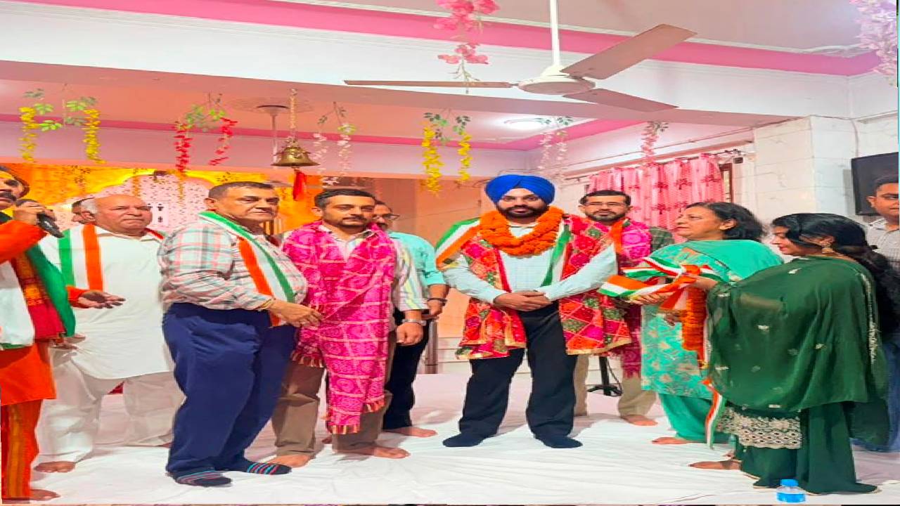 Mayor Sarabjeet Singh Samana attends the Bhajan Sandhya at Durga Mata Mandir in Phase 10 Mohali and receives the blessings of Mata Rani