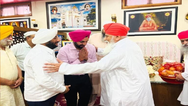 Mayor Sarabjeet Singh Samana Seeks Blessings of Sant Baba Niranjan Das Ji at Dera Sachkhand Ballan