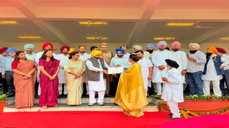 Mayor Sarabjeet Singh Samana Celebrates 80th Independence Day with Flag Hoisting at Government College Phase 6, Mohali
