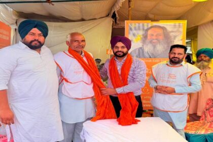 Mayor Sarabjeet Singh Samana visits the Kanwar Yatri Camp in Daidi, Mohali, where medical assistance and langar are provided to Kanwar pilgrims