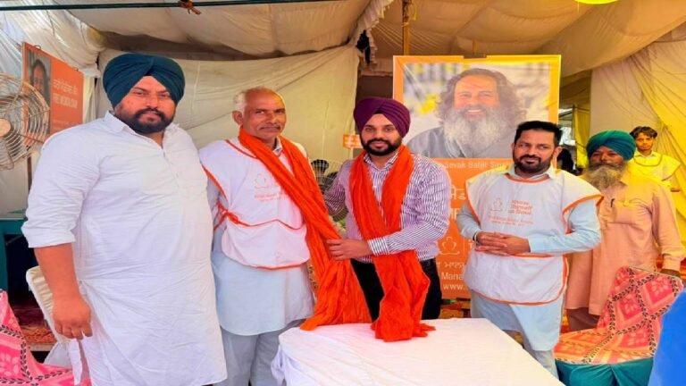 Mayor Sarabjeet Singh Samana Visits Kanwar Yatri Camp in Daidi, Mohali, Appreciates Organisers’ Service
