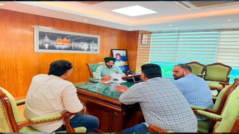 Mayor Sarabjeet Singh Samana Meets Mohali Residents, Assures Prompt Resolution of Local Issues