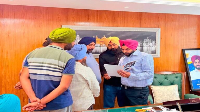 Mayor Sarabjeet Singh Samana Meets Mohali Residents, Assures Early Resolution of Public Grievances