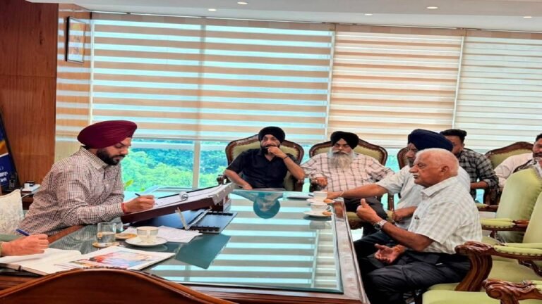 Mayor Sarabjeet Singh Samana Meets Mohali Residents, Assures Early Resolution of Public Issues