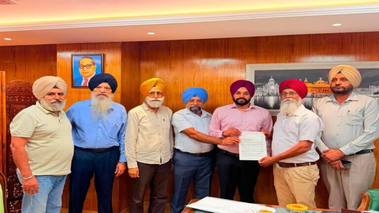 Mayor Sarabjeet Singh Samana Meets Residents from Across Mohali, Assures Prompt Resolution of Civic Issues