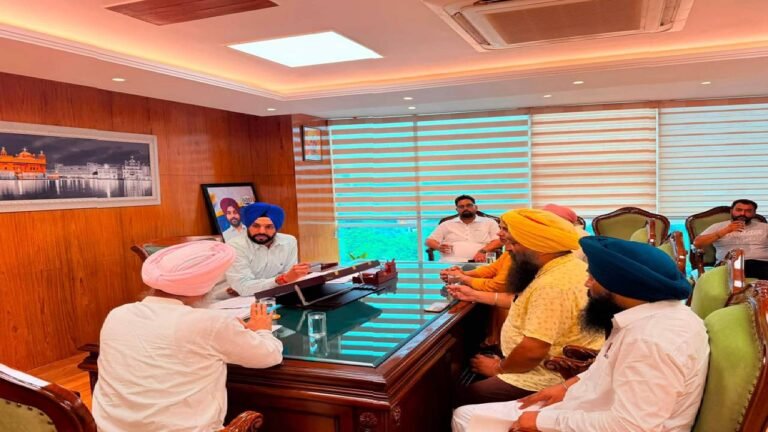 Mayor Sarabjeet Singh Samana Meets Residents from Across Mohali, Assures Early Resolution of Civic Concerns