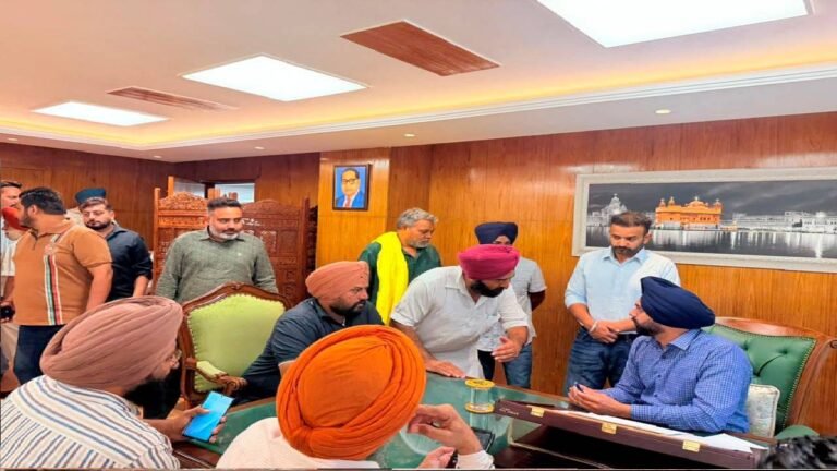Mayor Sarabjeet Singh Samana Meets Residents from Across Mohali, Reaffirms Commitment to Prompt Civic Solutions