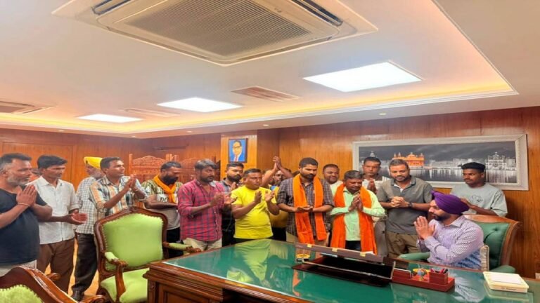 Mayor Sarabjeet Singh Samana Meets Residents from Across Mohali, Assures Swift Resolution of Civic Issues