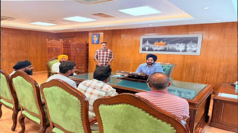 Mayor Sarabjeet Singh Samana Meets Constituents, Assures Timely Resolution of Public Grievances