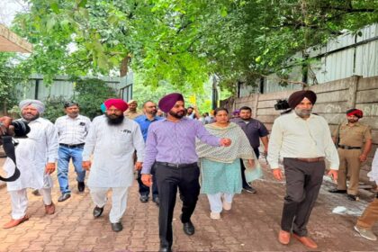 Mayor Sarabjeet Singh Samana inspects RMC points at Phase 3A, Phase 6 and Mataur in Mohali and reviews waste management and cleanliness arrangements