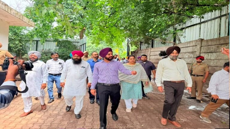 Mayor Sarabjeet Singh Samana Inspects RMC Points in Mohali, Directs Officials to Improve Waste Management