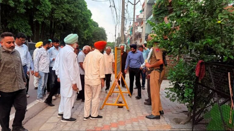 Mayor Sarabjeet Singh Samana Inspects Civic Services in Sector 70, Issues On-the-Spot Directions for Improvement