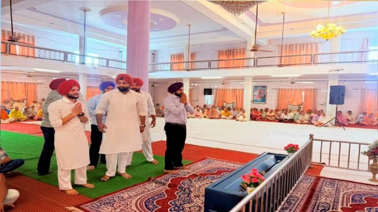Mayor Sarabjeet Singh Samana Pays Condolences to Family of Late Sardarni Surinder Kaur Ji in Mohali