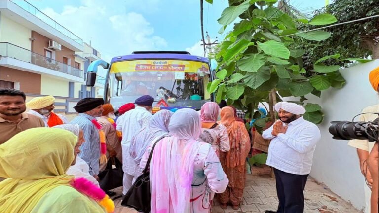 Senior Pilgrims Depart from Bari Village Under Chief Minister Tirath Yatra Scheme