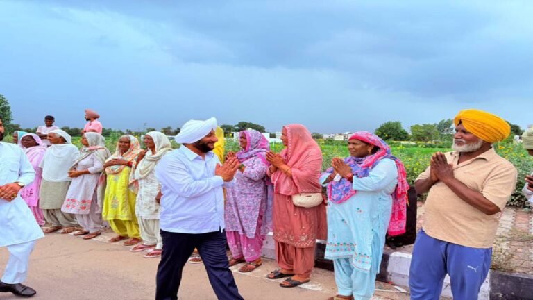 Senior Pilgrims Depart from Safipur Village Under Chief Minister Tirath Yatra Scheme