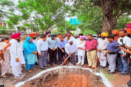 Sewerage pipeline work underway in Phase 7 Mohali as part of a ₹1.5 crore infrastructure project.