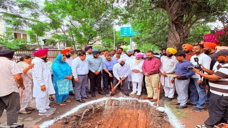 ₹1.5 Crore Sewerage Pipeline Work Begins in Mohali Phase 7 to Address Long-Pending Drainage Issues