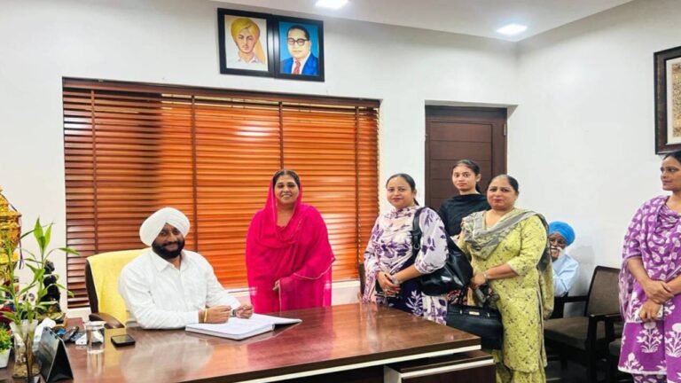 Kulwant Singh Meets Mohali Residents, Assures Early Resolution of Public Issues
