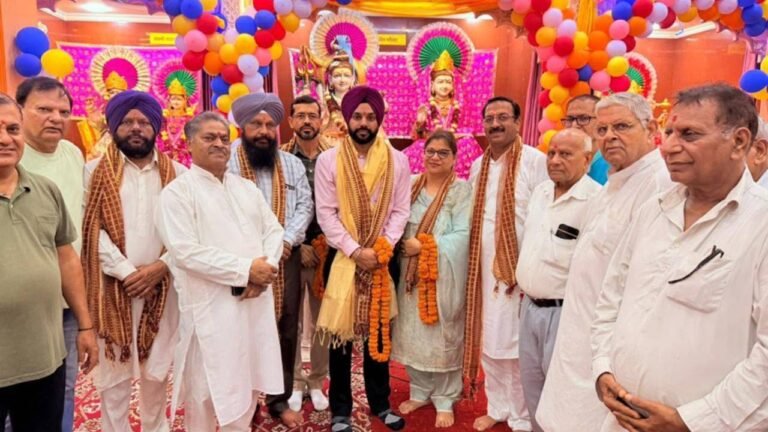Mayor Sarabjeet Singh Samana Seeks Blessings of Lord Krishna at Shri Shiv Shakti Mandir on Janam Ashtami