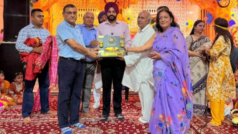 Mayor Sarabjeet Singh Samana Seeks Blessings at Shri Durga Temple Phase-10 on Janmashtami