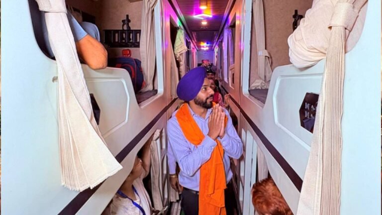 Mayor Sarabjeet Singh Samana Flags Off Pilgrimage Bus from Phase-11 Mohali Under Chief Minister’s Pilgrimage Yatra Scheme
