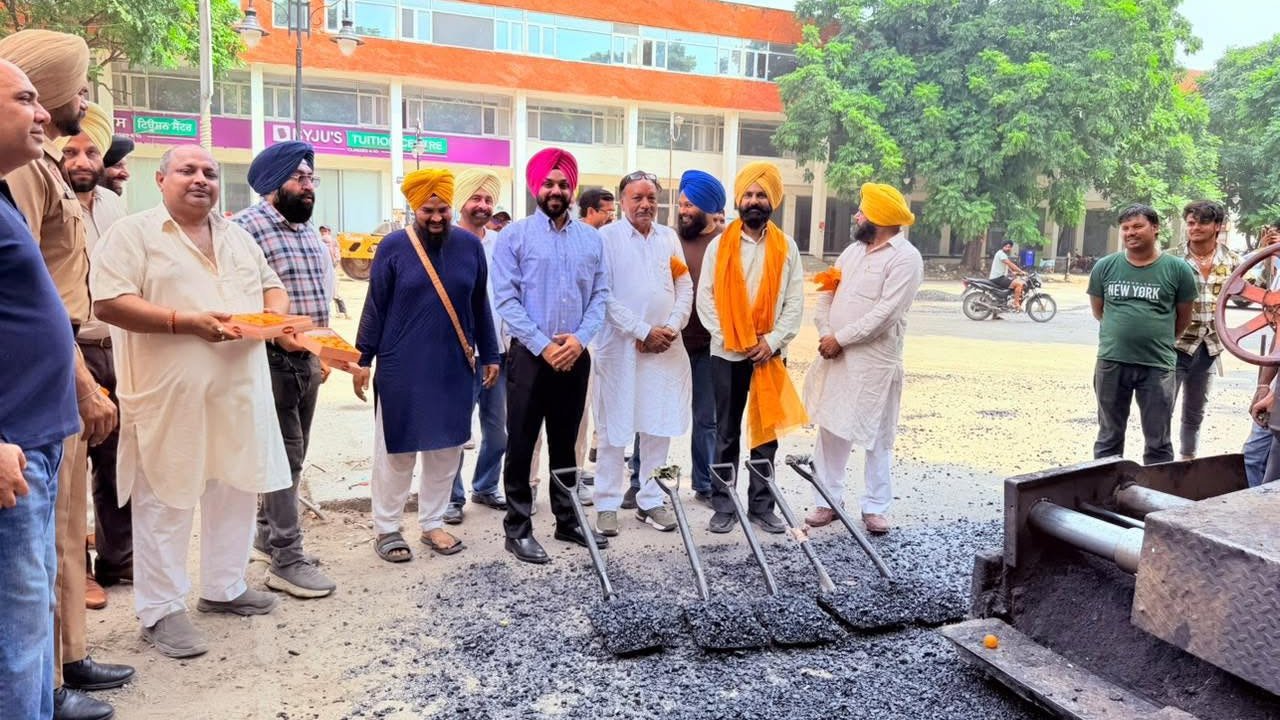 Mohali road construction premix laying in Phase-9 behind Majestic Hotel