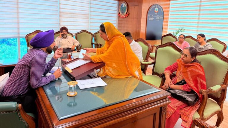 Sarabjeet Singh Samana Hears Area Residents’ Problems