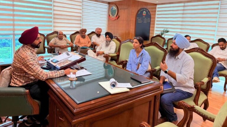 Mayor Sarabjeet Singh Samana Meets Residents from Different Wards of Mohali, Assures Prompt Resolution of Issues